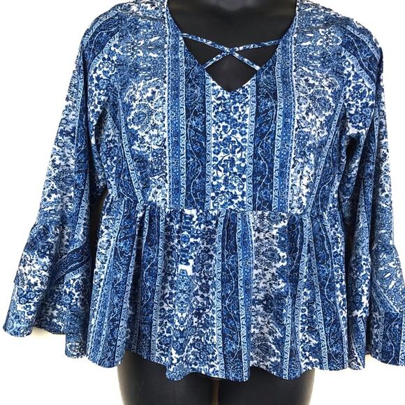 TRUE CRAFT Blouse Bell Sleeves Sz OX - Picture 2 of 5